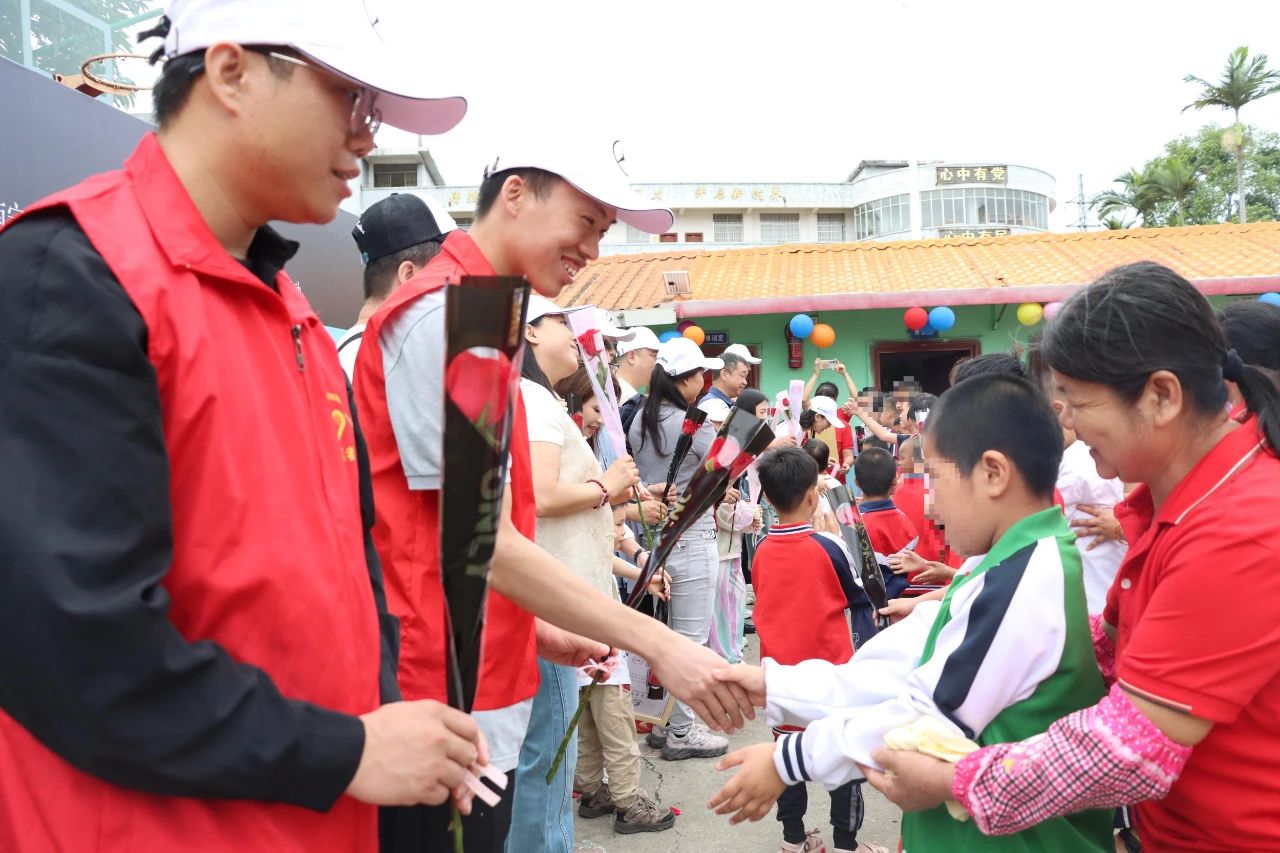 點(diǎn)亮希望之光 傳遞幸福溫暖——康城汽車(chē)集團(tuán)黨支部開(kāi)展關(guān)愛(ài)“慢天使”志愿服務(wù)活動(dòng)